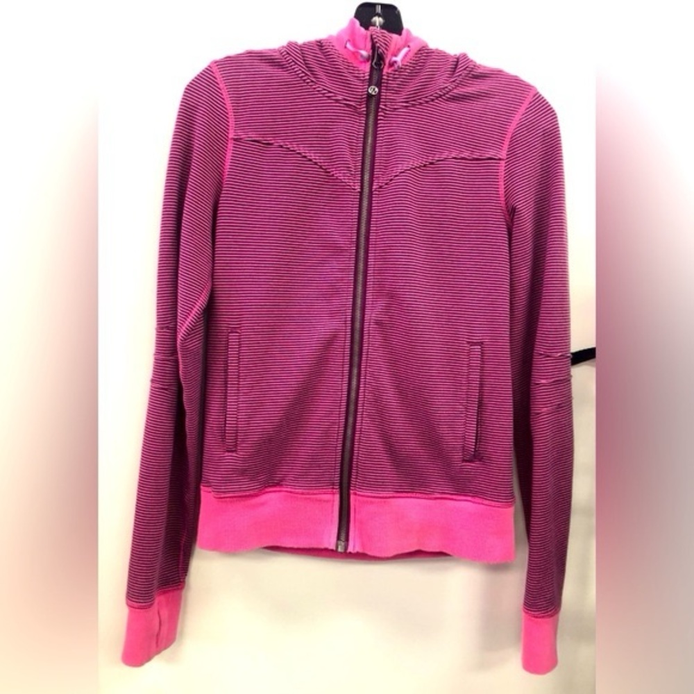 LULU LEMON WOMEN STRIPED HOODIE in size 6